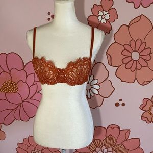 Victoria’s Secret Lace Unlined Bra 32B
